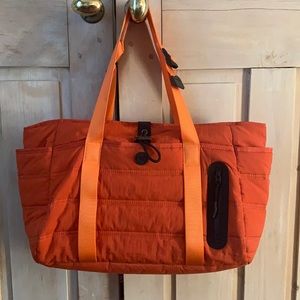 Lululemon tote bag - multiple pockets!